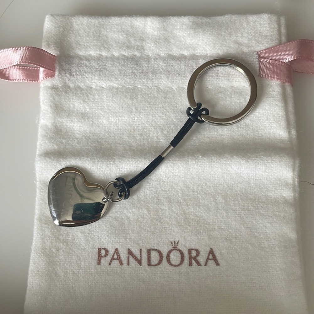 {pandora} heart clasp opener keychain